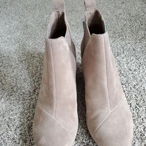 NWT Toms Suede Wedge Booties
